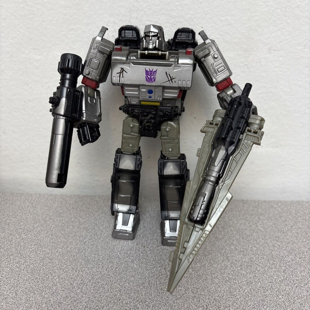 Hasbro Transformers Netflix War for Cybertron Trilogy Megatron-Weapons Included